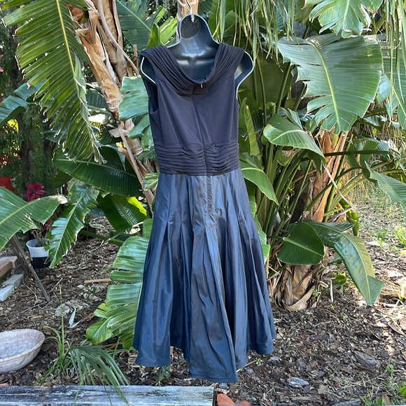 Tadashi Shoji fit and flare metallic dress - Picture 4 of 6